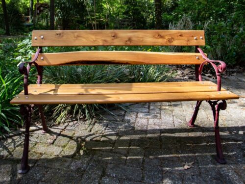 Tuinbank-Gietijzeren-poten-met-Acacia-planken