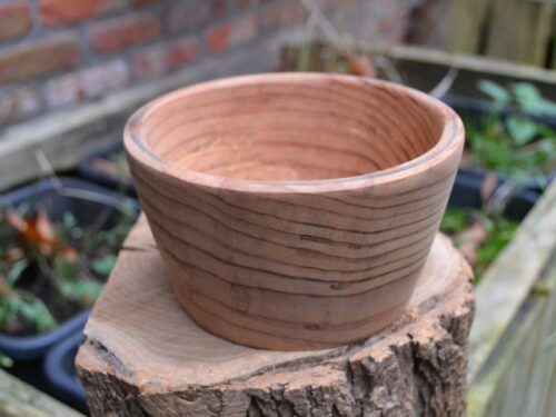 klein houten schaaltje van sequoia